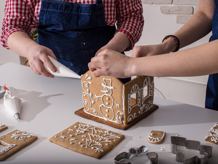 Build your own gingerbread house